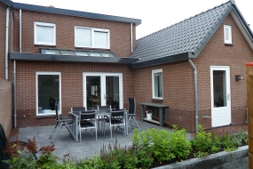 Uitbouw met dakopbouw