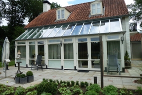 Plaatsen van glas in kozijnen 